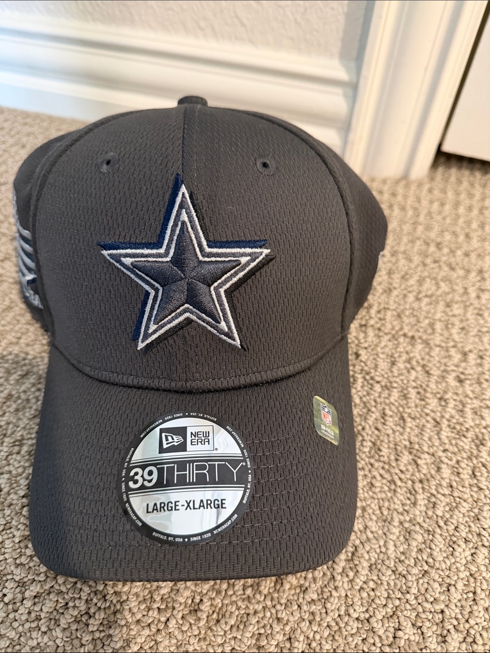 New Era Dallas Cowboys 39THIRTY Gray Fitted Cap with Navy & White Star